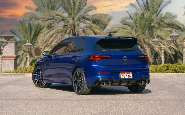 VOLKSWAGEN GOLF R - image 4