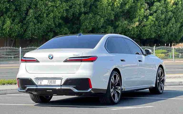 BMW 7 series - image 2