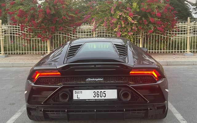 Lamborghini Huracan Evo - image 3