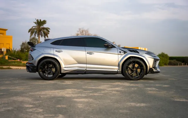 Lamborghini Urus Mansory - image 2