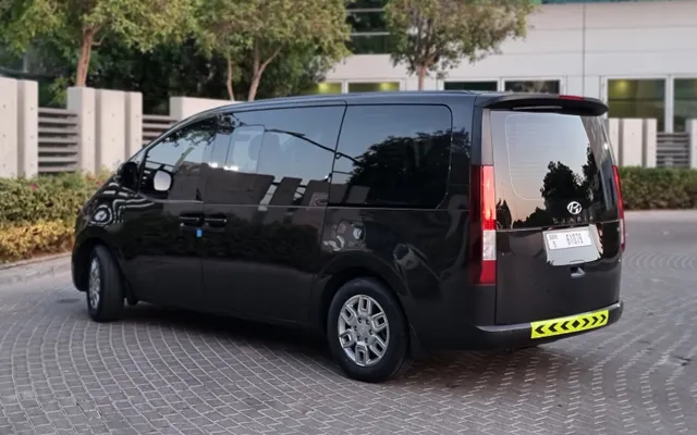 Hyundai Staria - image 4