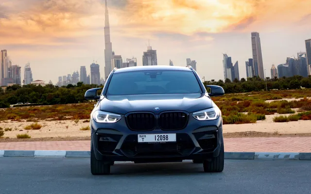 BMW X4M Competition Black - image 3