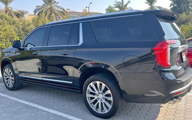 GMC YUKON DENALI - image 3