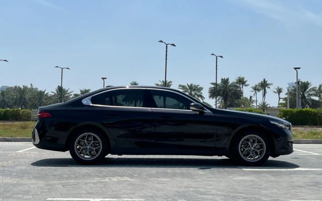 BMW 520i - image 2