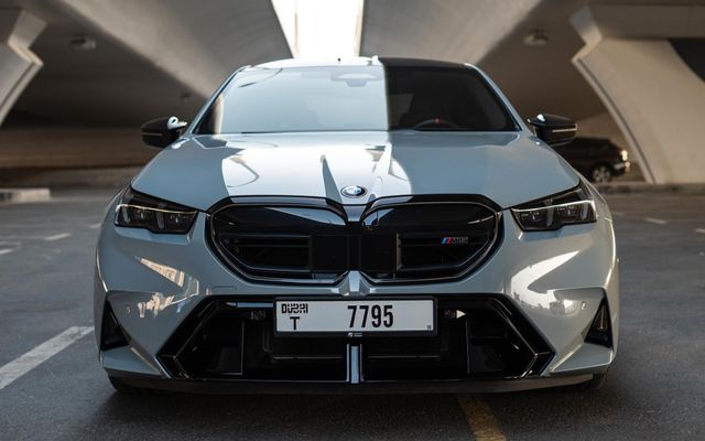 BMW M5 - image 2