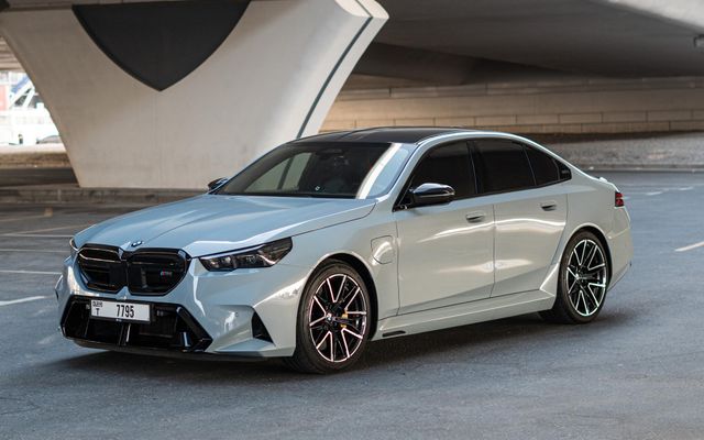 BMW M5 - image 1