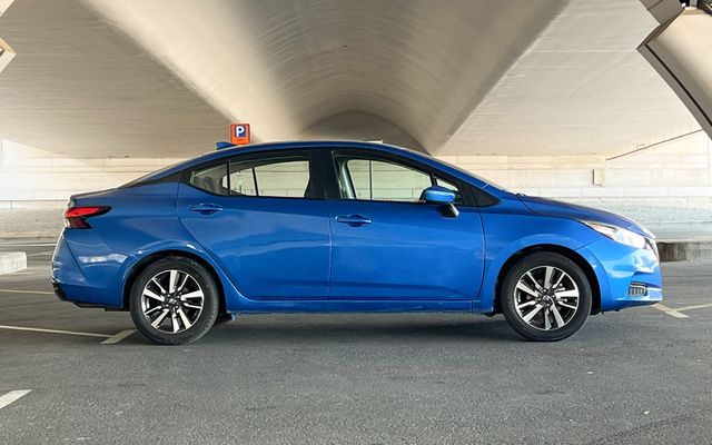 Nissan Versa - image 4