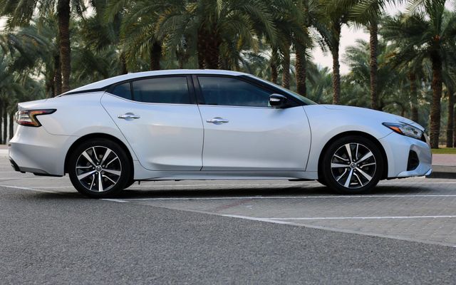 NISSAN MAXIMA - image 3
