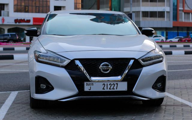NISSAN MAXIMA - image 2