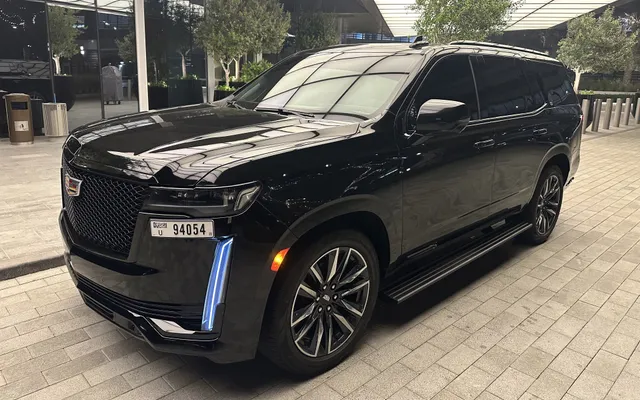 Cadillac Escalade - image 1