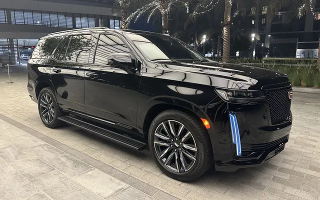 Cadillac Escalade - image 4
