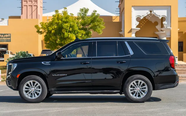 GMC Yukon - image 2