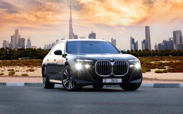 BMW 735i Black - image 4