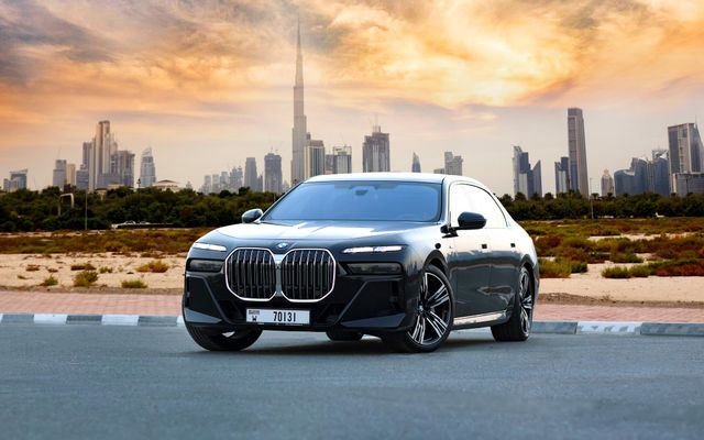 BMW 735i Black - image 1