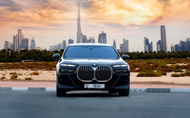 BMW 735i Black - image 3
