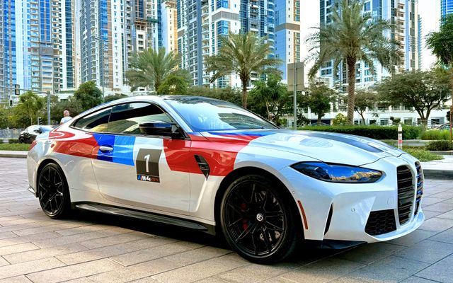 BMW M4 - image 2