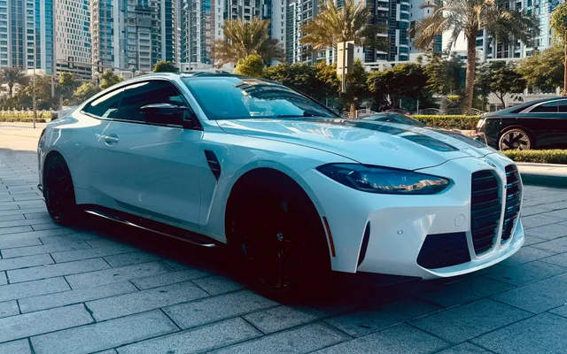 BMW M4 - image 3