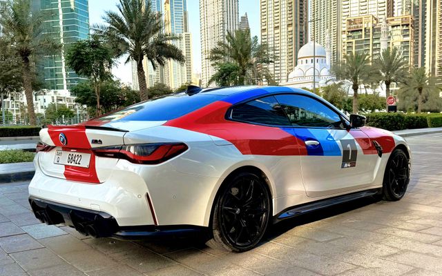 BMW M4 - image 4