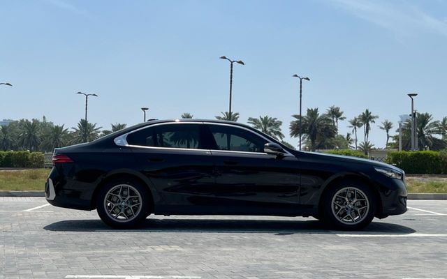 BMW 520i - image 2