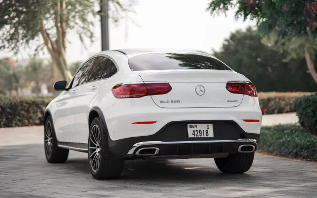 Mercedes GLC300 - image 3