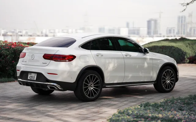 Mercedes GLC300 - image 4