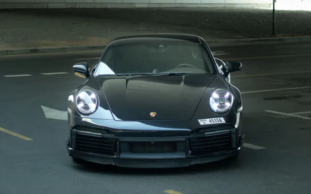 Porsche 911 Turbo S - image 2