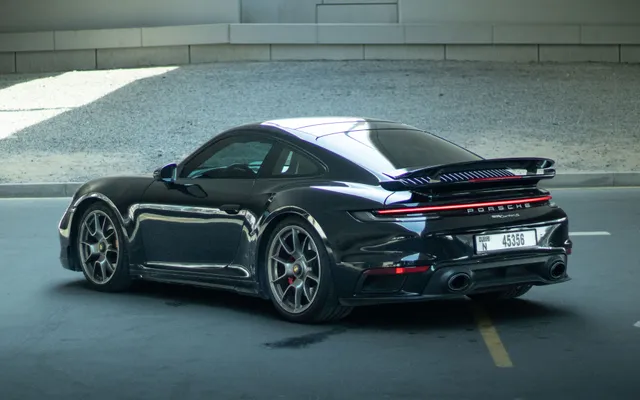 Porsche 911 Turbo S - image 4