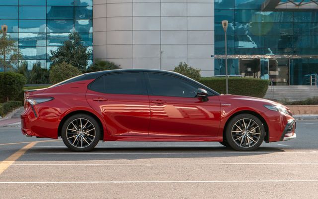 Toyota Camry - image 3