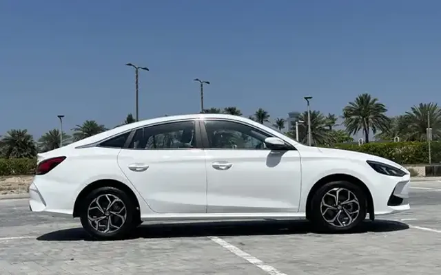 MG GT - image 2