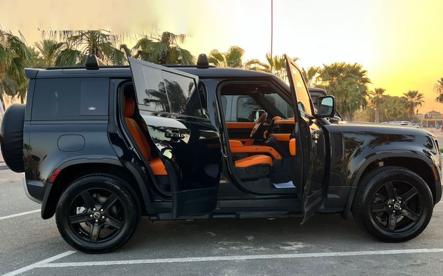 LAND ROVER DEFENDER - image 4