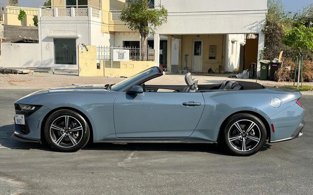 Ford Mustang - image 2