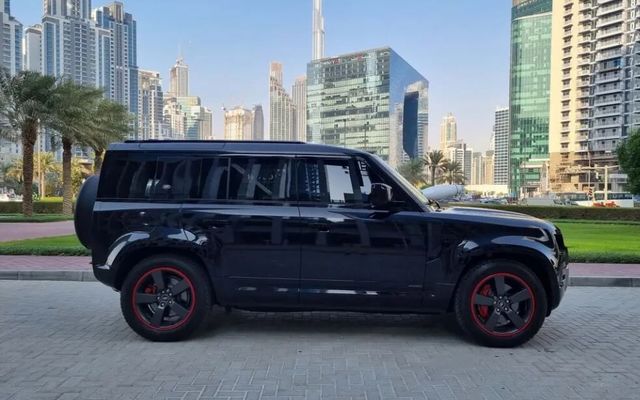 Land Rover Defender V6 - image 2