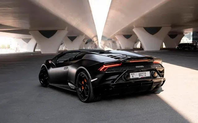 Lamborghini Huracan EVO Spyder - image 2