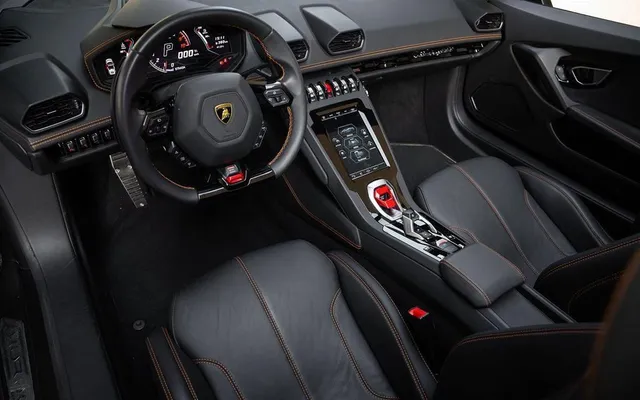 Lamborghini Huracan EVO Spyder - image 4