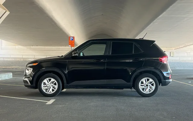 Hyundai Venue - image 2