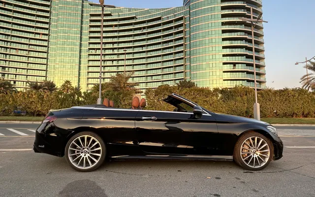 Mercedes-Benz C300 CONVERTIBLE - image 2