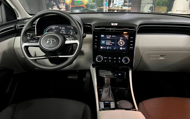 HYUNDAI TUCSON - image 3