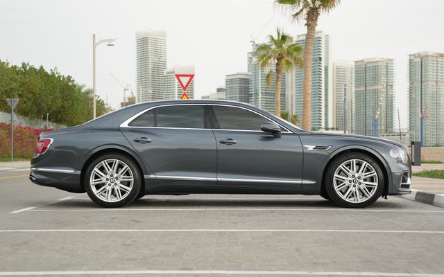 BENTLEY FLYING SPUR - image 3