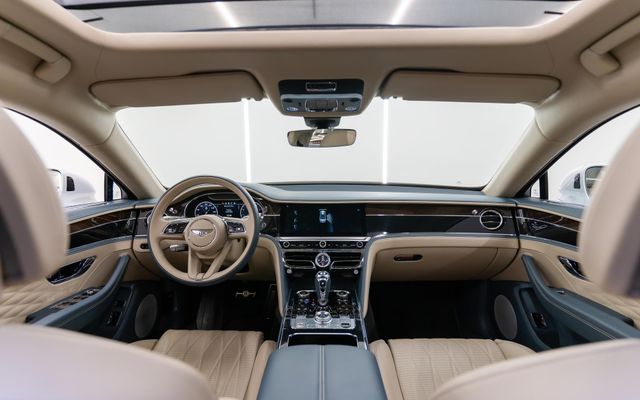 Bentley Flying Spur - image 4