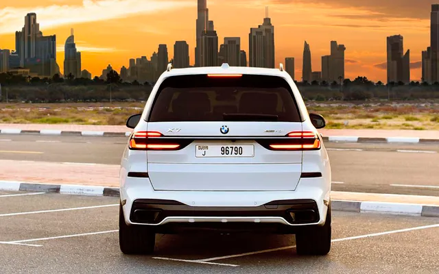 BMW X7 - image 4