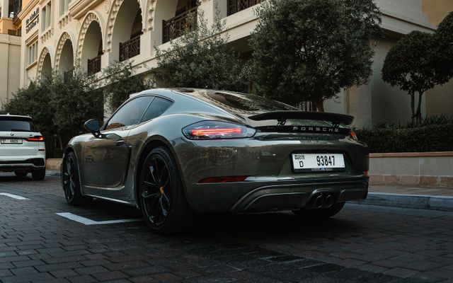PORSCHE CAYMAN - image 2