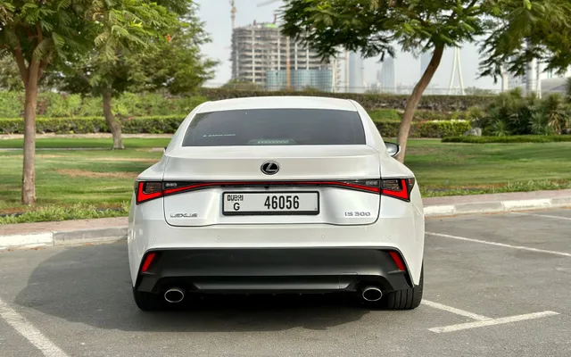 LEXUS IS 300 - image 4