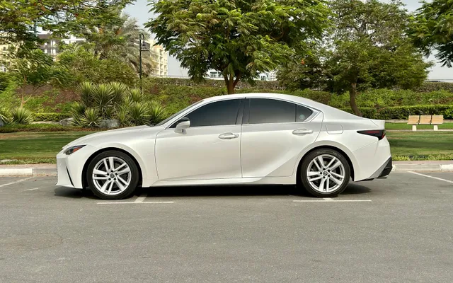 LEXUS IS 300 - image 2