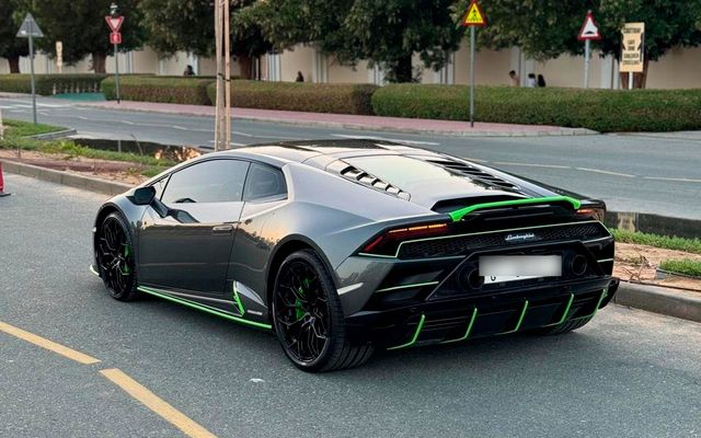 Lamborghini Huracan Evo Coupe - image 4