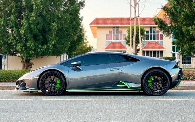 Lamborghini Huracan Evo Coupe - image 2