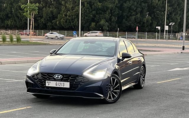 Hyundai Sonata - image 1