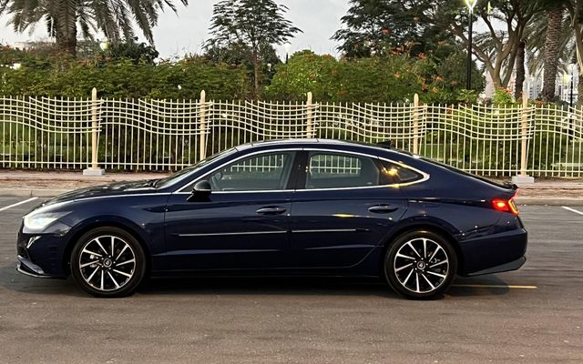 Hyundai Sonata - image 2