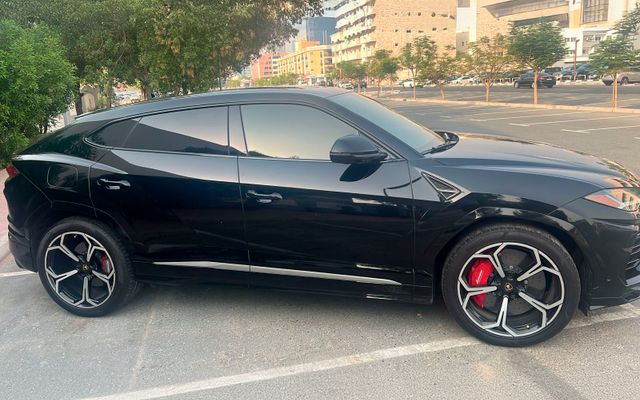 LAMBORGHINI URUS - image 4