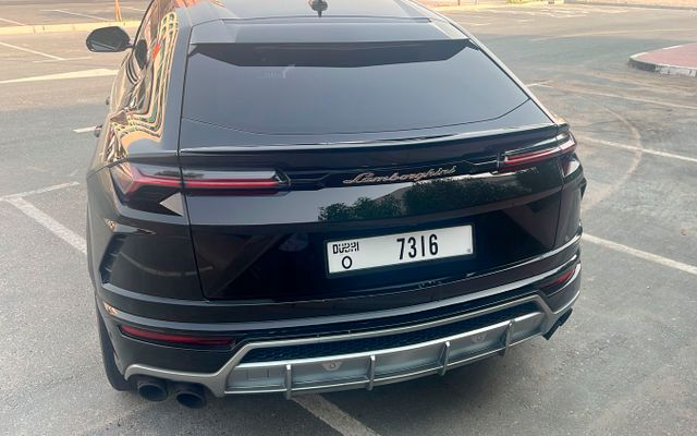 LAMBORGHINI URUS - image 3