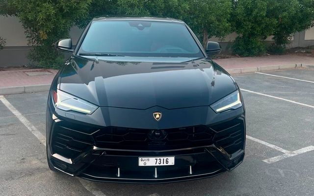 LAMBORGHINI URUS - image 1